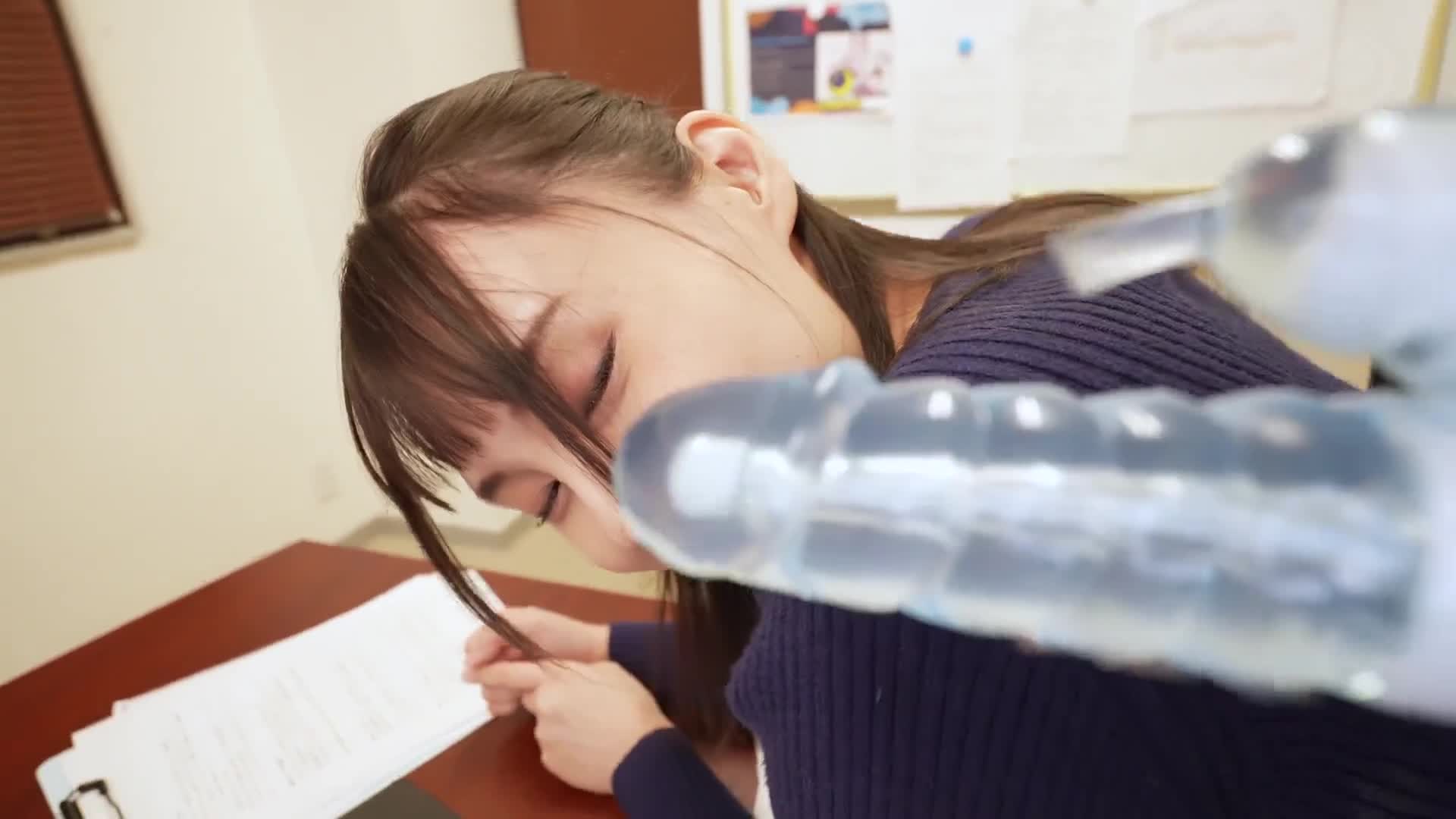 While working overtime, a big-butt new female announcer trains to hold back on fixed vibrator orgasms while alone in the station, where they are alone in the station! Her intense throbbing and vibrations made her unable to read the news manuscript and her legs shaking and she orgasms, and she sexual... - AV大平台-Chinese Subtitles, Adult Films, AV, China, Online Streaming