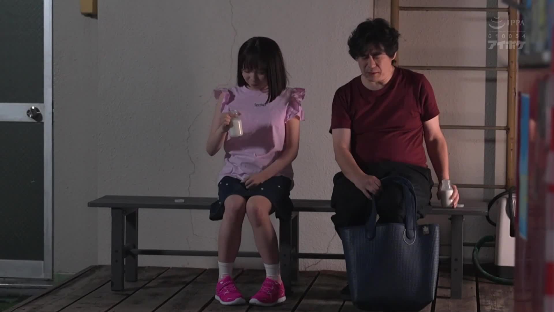Appearing in the men&#039;s bath! ? Show off her hairless pussy and seduce her! A slut mini girl who wants to see her erect cock begs and kisses, middle-aged men are forced to ejaculate over and over again during sex with her erect cock Yuna Hinata - AV大平台-Chinese Subtitles, Adult Films, AV, China, Online Streaming