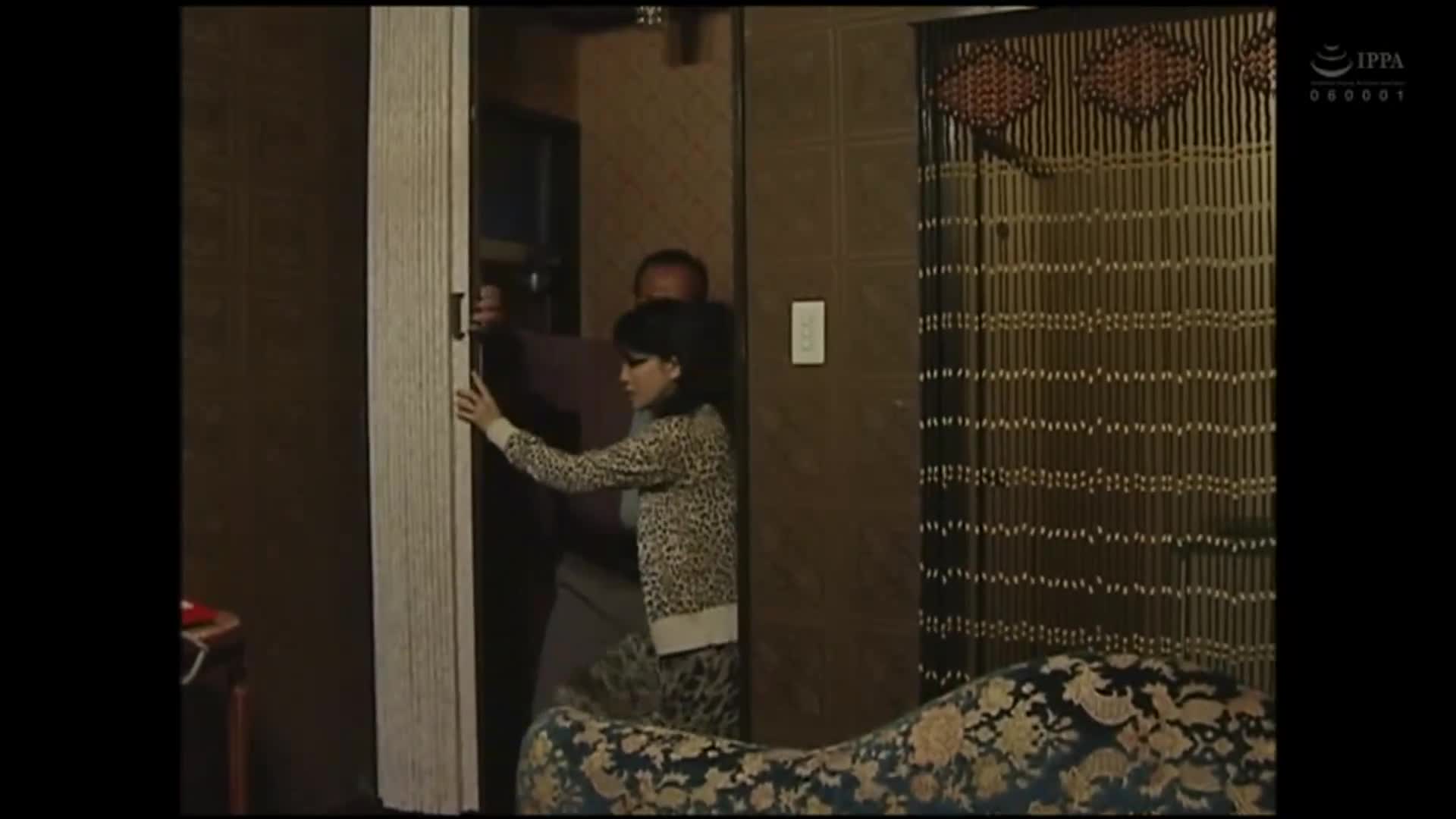 Married woman&#039;s hair is thrust and messed up - AV大平台-Chinese Subtitles, Adult Films, AV, China, Online Streaming