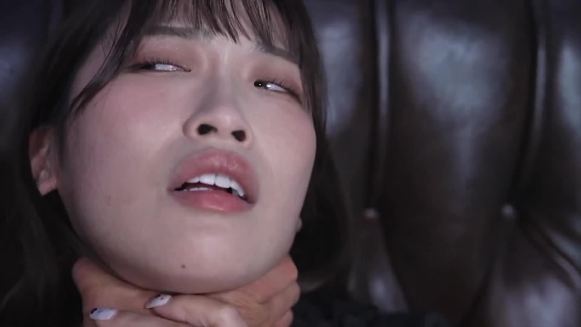 When she tortures a hidden busty young lady with masturbation, she wipes out her eyes, bubbles, and faints, and she cums in a state of convulsions! - AV大平台-Chinese Subtitles, Adult Films, AV, China, Online Streaming