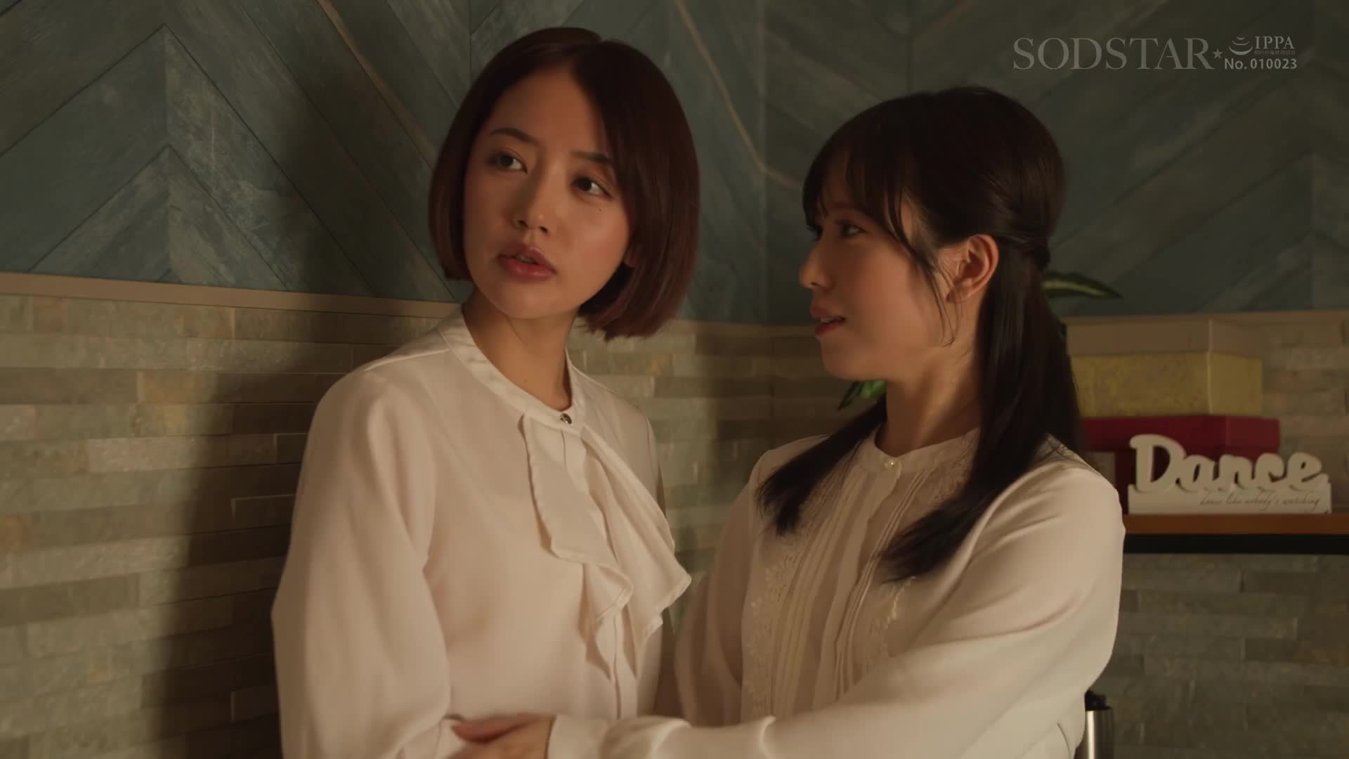 You can instill NTR fetishes in a perverted couple who like swapping! When a purely innocent common wife is borrowed to the rich couple, Kominato Yotsuha becomes swamped with immoral pleasure. - AV大平台-Chinese Subtitles, Adult Films, AV, China, Online Streaming