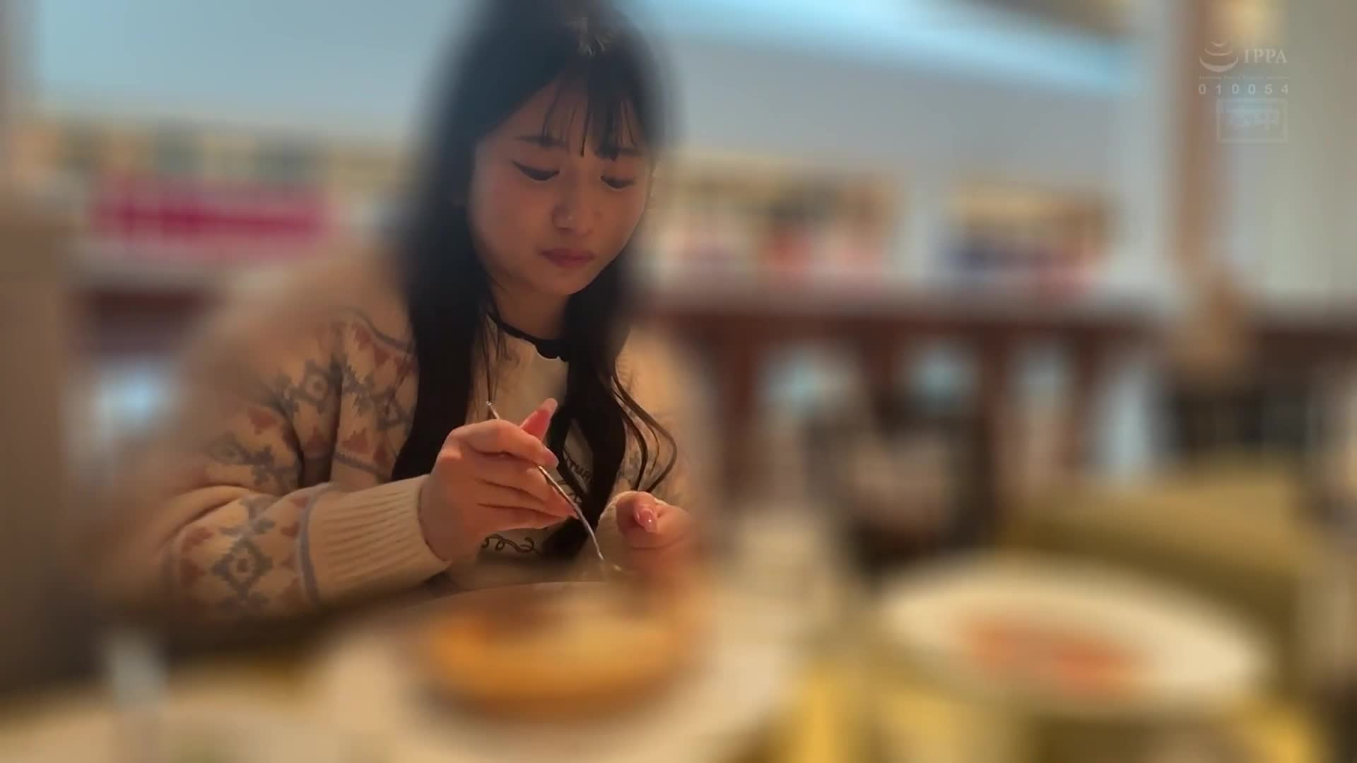 While my son and wife were returning to their parents&#039; house, I asked the petite nursery teacher, whom I thought was cute at the nursery school my son went to, on a date, but he refused at first, but the next day he told me that it was OK, so I went on a date in Yokohama and took her to a nearby hot... - AV大平台-Chinese Subtitles, Adult Films, AV, China, Online Streaming