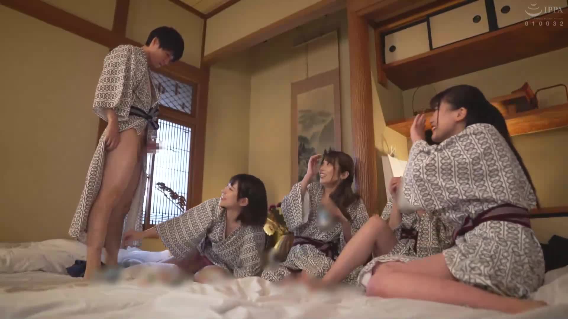 在社团旅行中，我是唯一的男性！被女孩们摸弄下体，勃起不已的大乱交4小时精选。 - AV大平台-中文字幕,成人影片,AV,国产,线上看