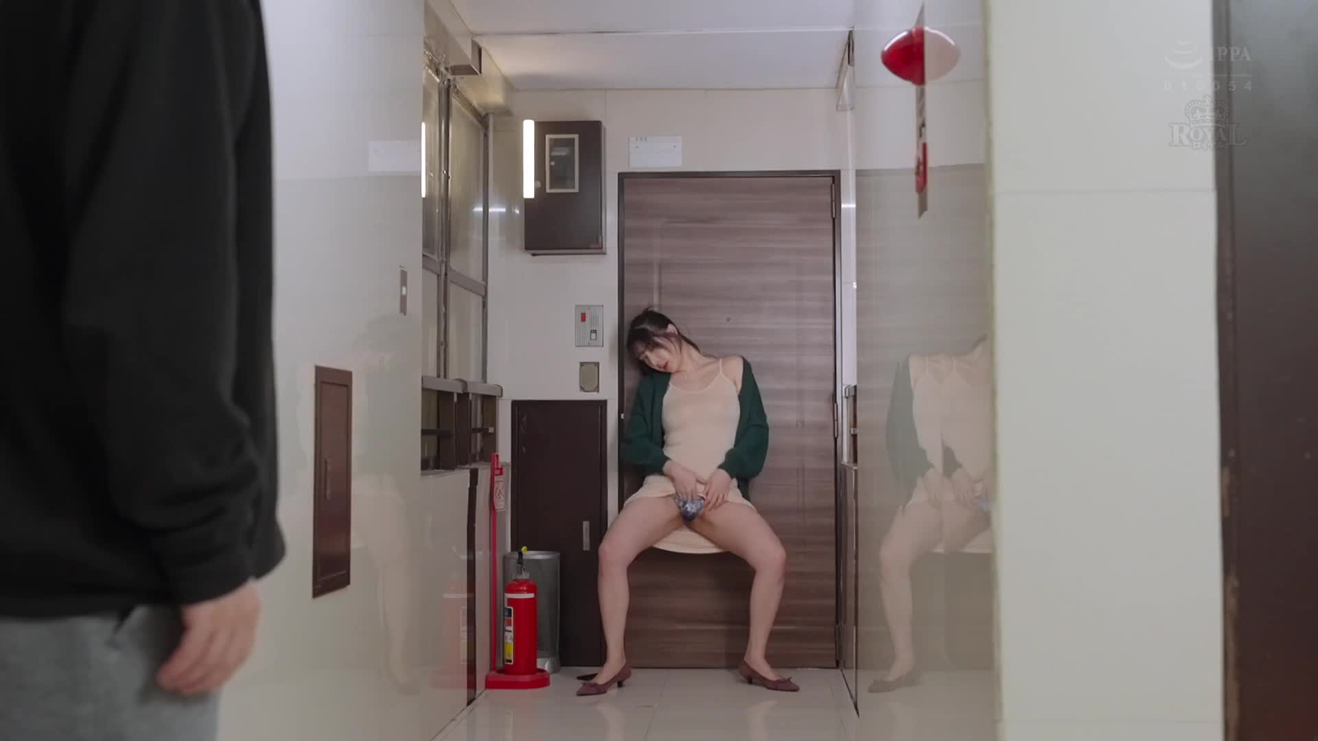 邻居强奸后，被唤醒的性欲难以抑制，子宫渴望着一次、两次、三次的射精...在汗水淋漓的性交中沉溺的巨乳妻。小野坂唯香 - AV大平台-中文字幕,成人影片,AV,国产,线上看