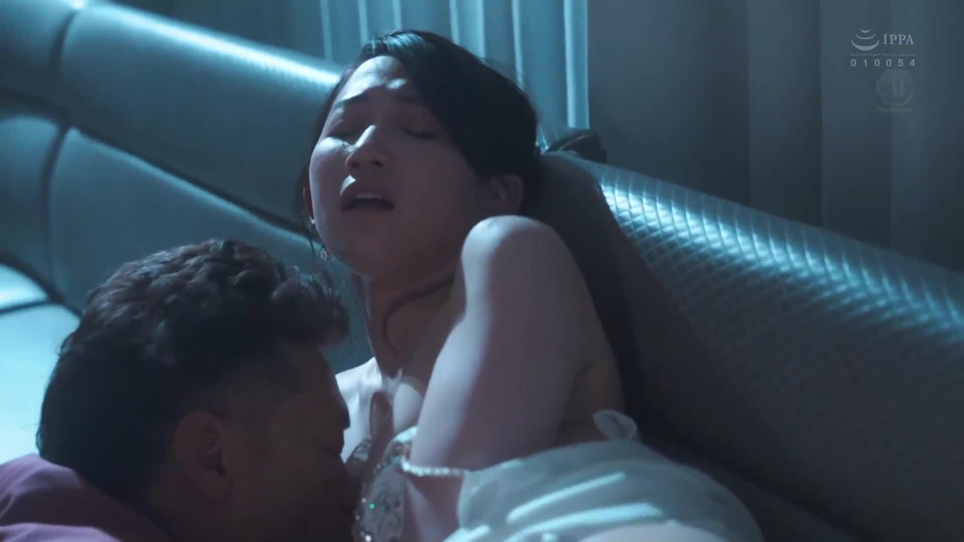 A married woman from a high-class club, covered in the sweat and bodily fluids of a thick customer, and after closing, she sells creampie sex. Maybe Mito - AV大平台-Chinese Subtitles, Adult Films, AV, China, Online Streaming