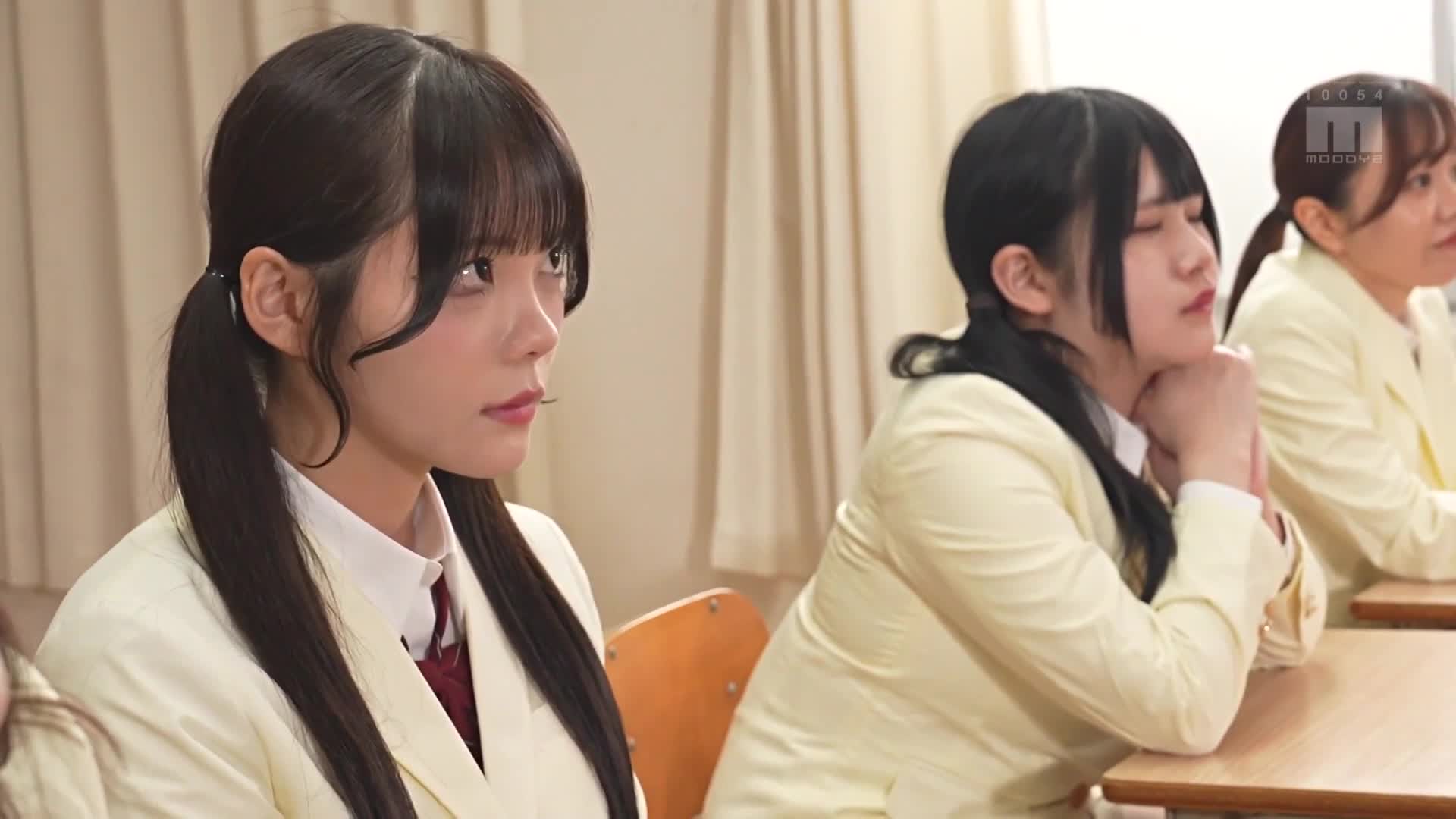 Stainless girls in the middle of unwearing youth private school without panties - AV大平台-Chinese Subtitles, Adult Films, AV, China, Online Streaming