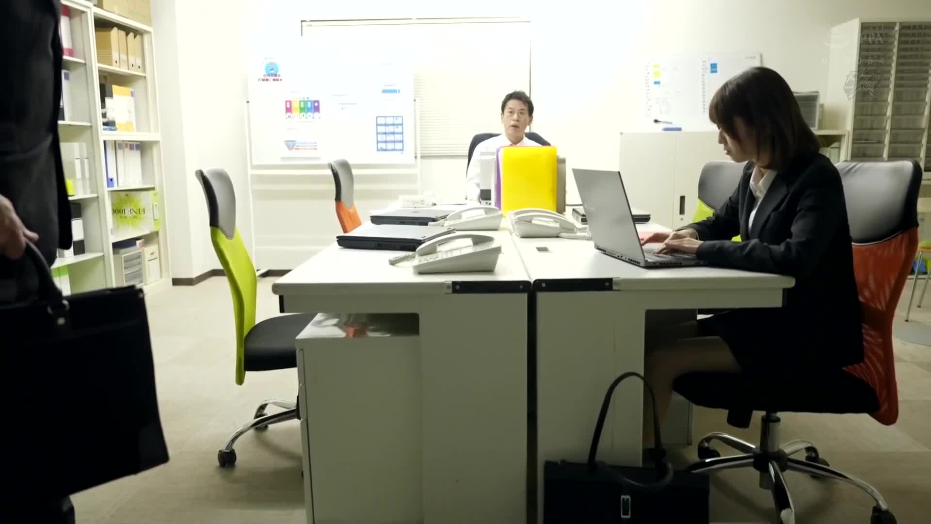 當陰莖變成口的形狀時！從龜頭真空吸附中立即發出噗噗聲！即使爆炸也能吸附的超高壓緊貼章魚費拉新進員工。倉本蓳 - AV大平台 - 中文字幕，成人影片，AV，國產，線上看