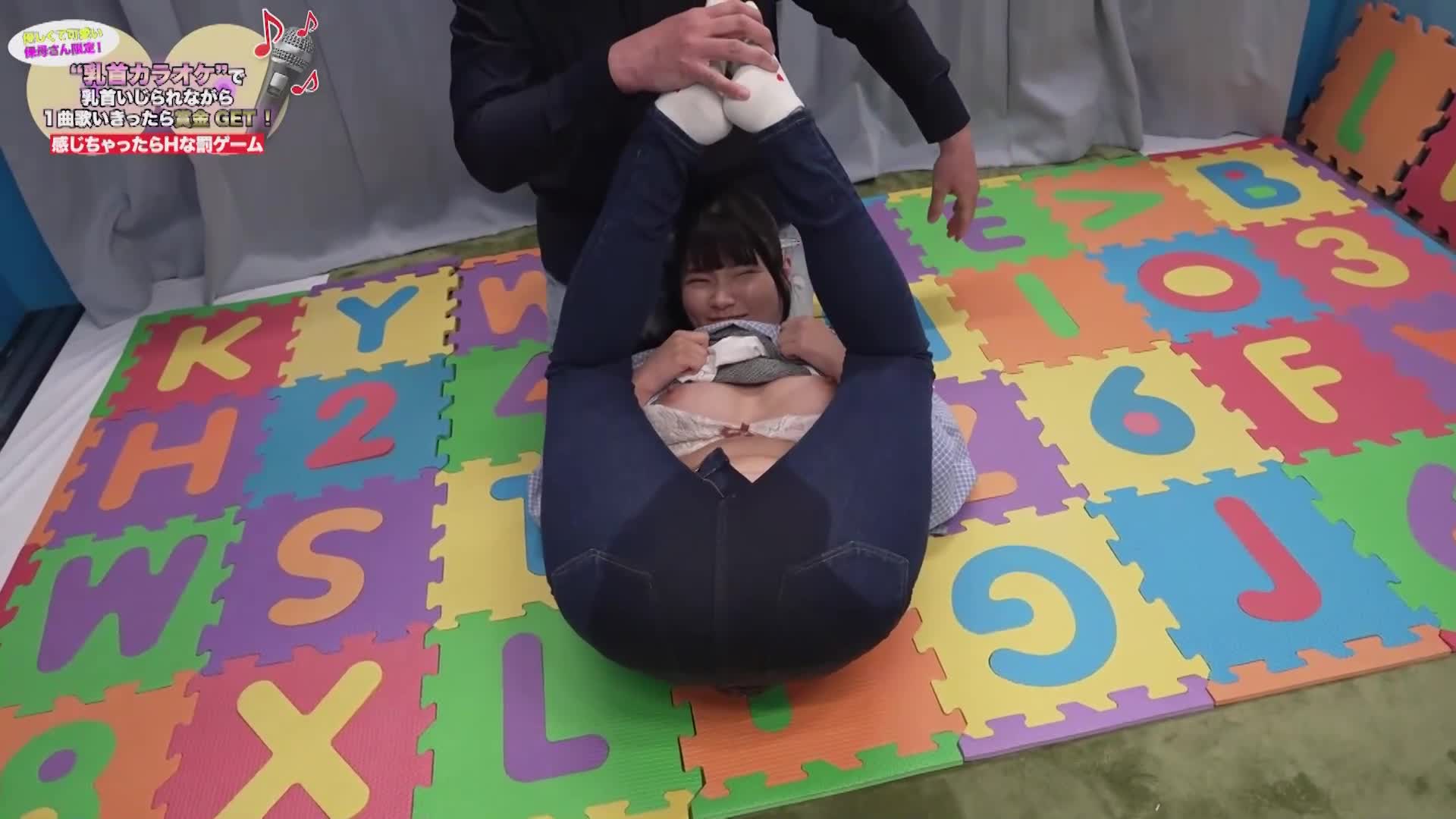 溫柔可愛的保母限定！魔法鏡號乳頭卡拉OK，一邊被玩弄乳頭一邊唱完一首歌就可以獲得獎金！如果感覺到興奮就會進行H的懲罰遊戲！ - AV大平台 - 中文字幕，成人影片，AV，國產，線上看