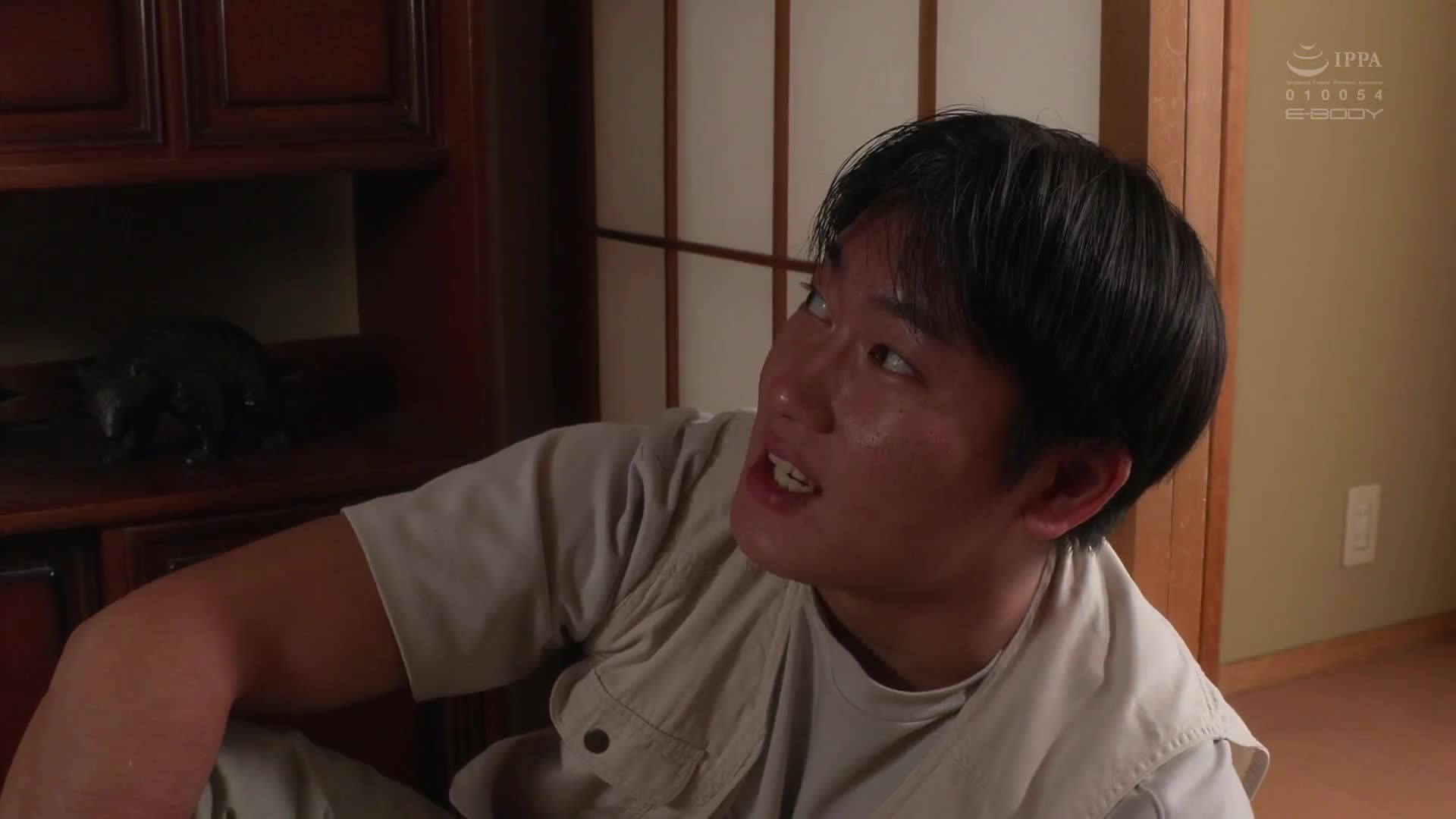 The beautiful wife, who is watching her husband, shakes her rocket breasts with an unknown penis, is a simple meat toilet that can be used as a repayment. Miyamoto Rui - AV大平台-Chinese Subtitles, Adult Films, AV, China, Online Streaming