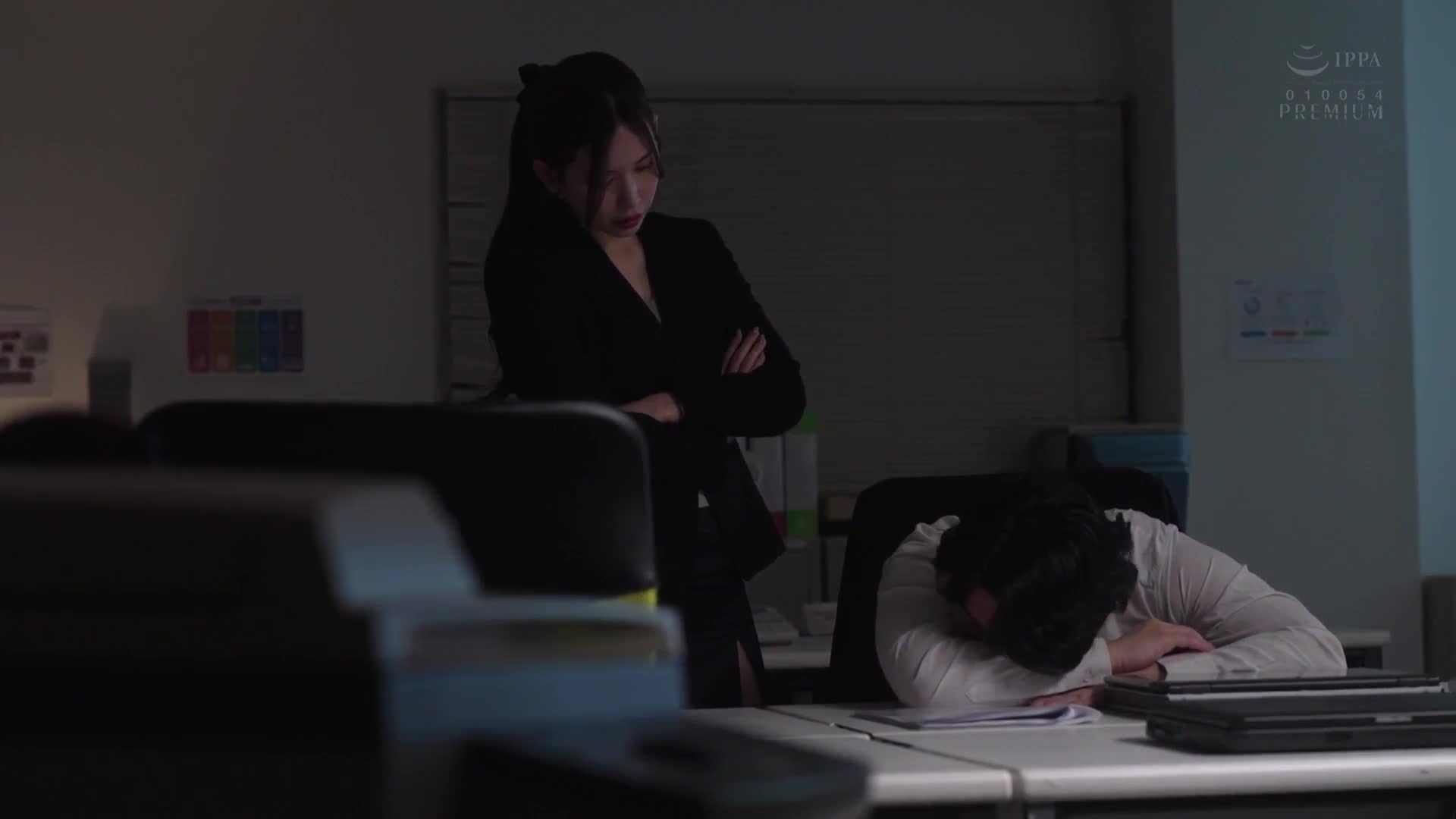 I am constantly being kept upholstered by my female boss Tsumugi, who is always on the mount, and I am constantly taking a footjob without pantyhose and being kept in stuffy foot ejaculation every day. Akari Tsumugi - AV大平台-Chinese Subtitles, Adult Films, AV, China, Online Streaming