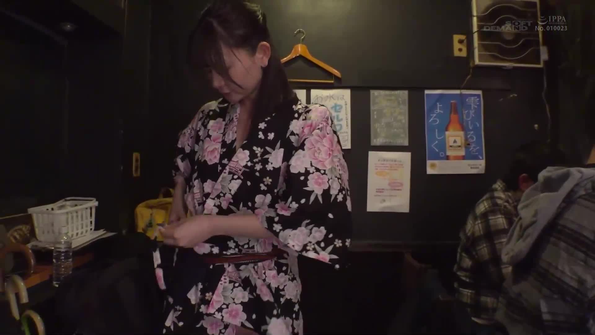 Super licking for only 1000 yen...?! A close-up look at the popular bar Senpero, which provides fast, affordable, and high-quality blowjobs! Fast blowjobs and god-level service! The best chain, where you can masturbate while drinking! Long line version - AV大平台-Chinese Subtitles, Adult Films, AV, China, Online Streaming