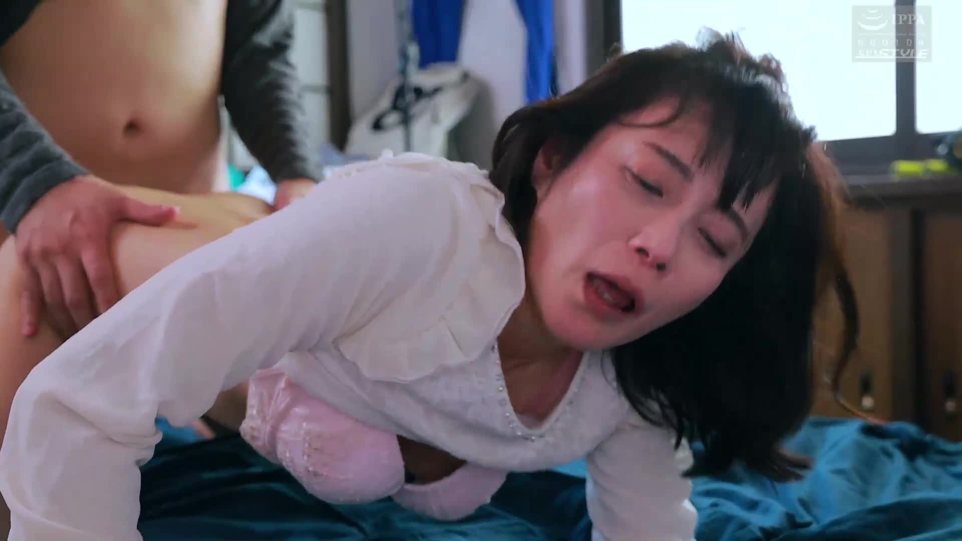 Mature Mother 34 - Immoral Sex between Mother and Son Near Father - Hiraoka Rieko - AV大平台-Chinese Subtitles, Adult Films, AV, China, Online Streaming