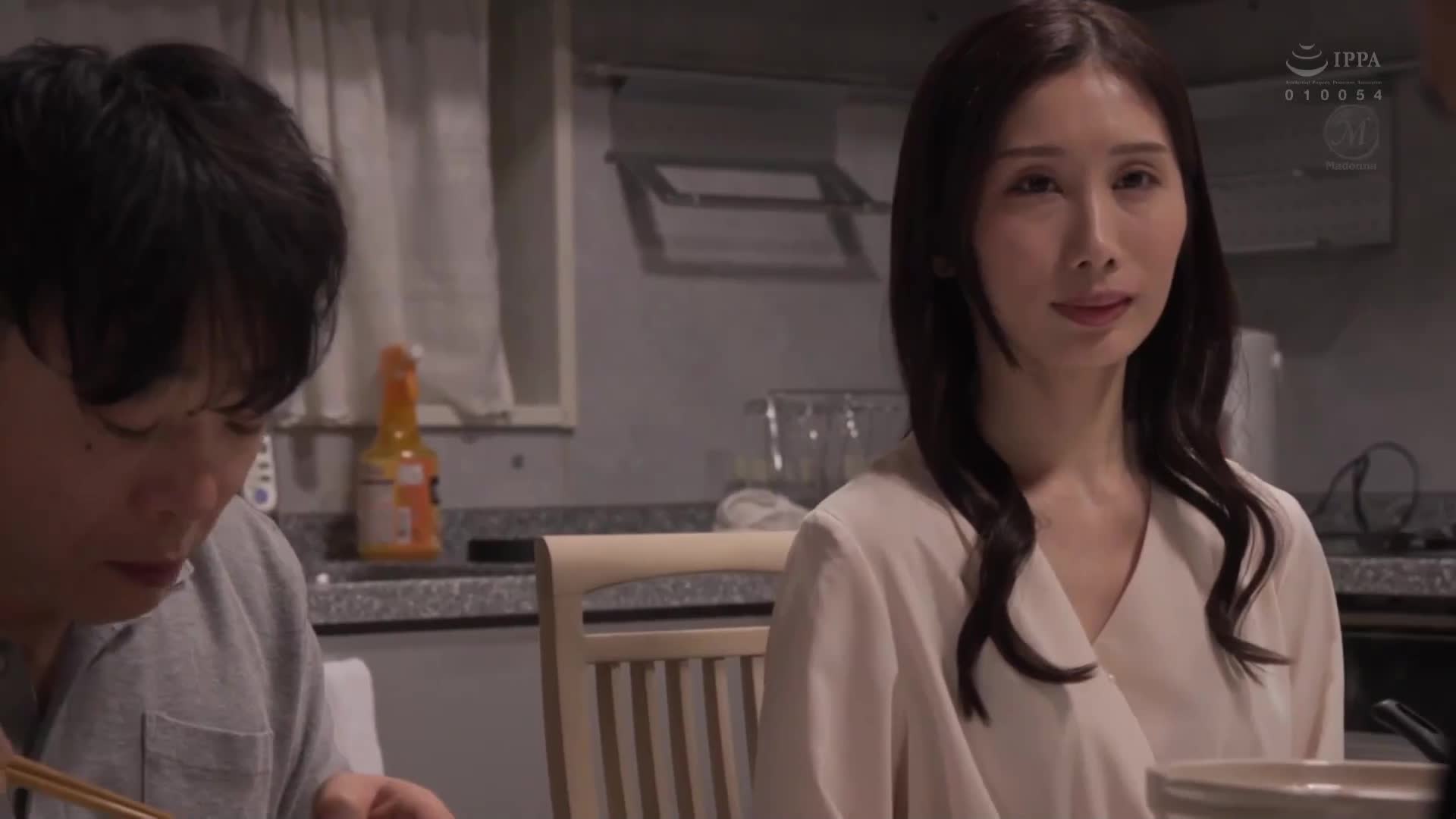 120% transparency, the ideal wife that everyone envies, the ban on &quot;cum inside&quot; is lifted!! After having sex with her husband and children, she is always cum inside by her father-in-law... Kyoka Shiori - AV大平台-Chinese Subtitles, Adult Films, AV, China, Online Streaming