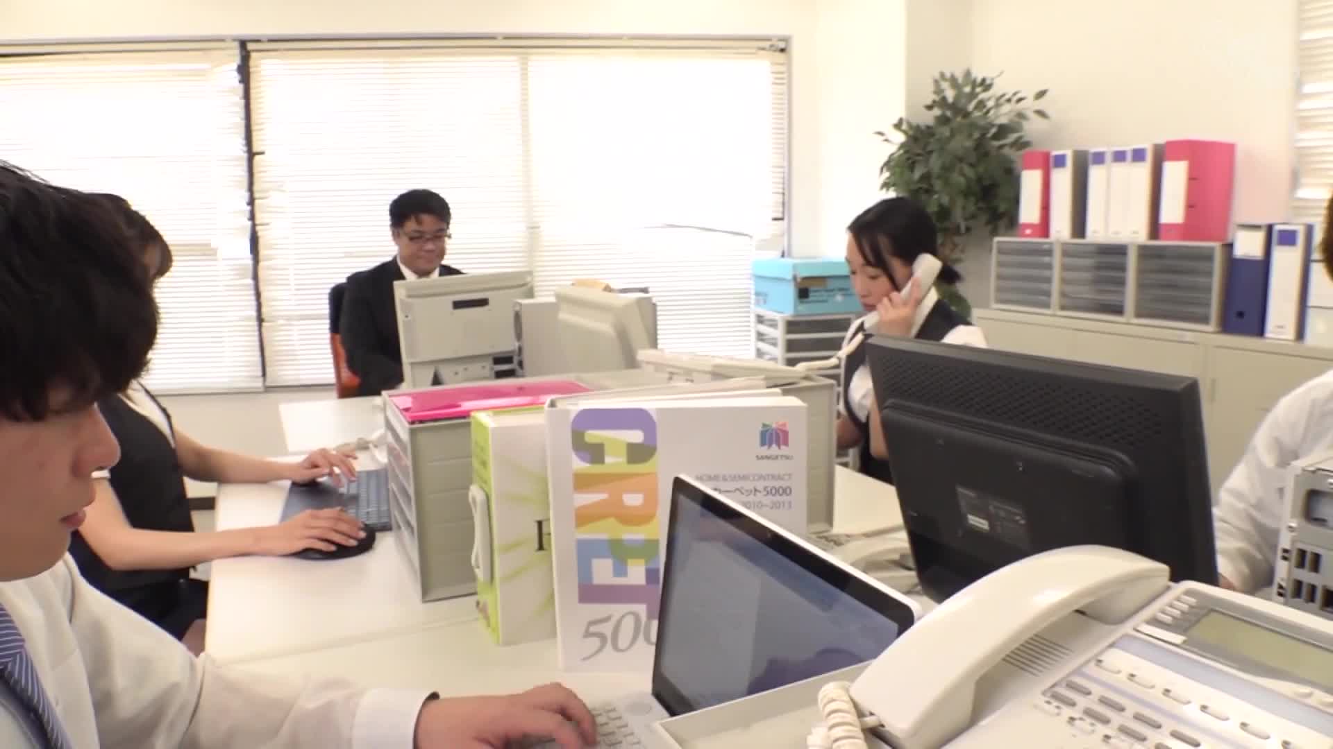 发挥女人的武器，引人注目的美腿办公室女郎 黑川堇 - AV大平台-中文字幕,成人影片,AV,国产,线上看