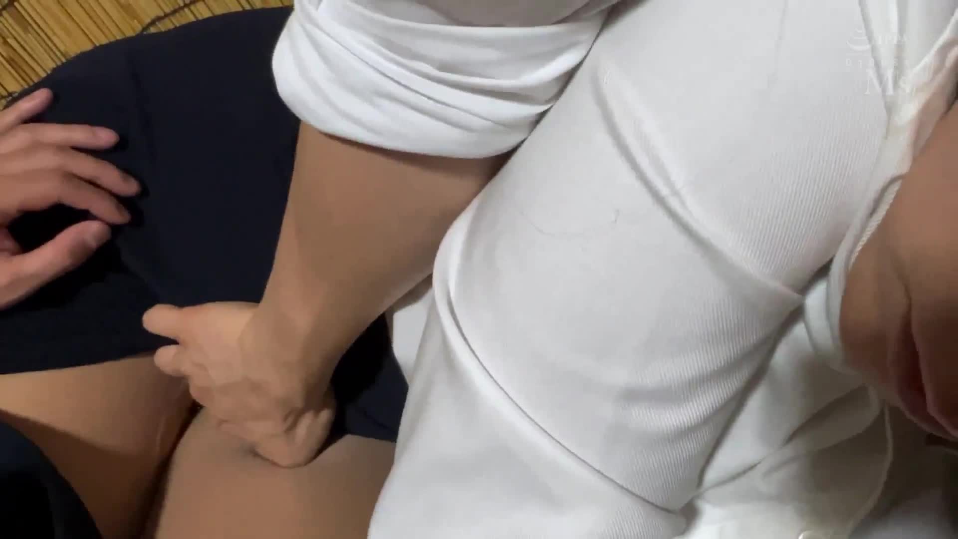新欢时在我们公司的隐藏大胸部的局部阿姨喝醉后，冲动地亲吻了她，完全触动了她，于是我们和同事们一起玩到早上10次生肉射击派对 本真友里 - AV大平台-中文字幕,成人影片,AV,国产,线上看