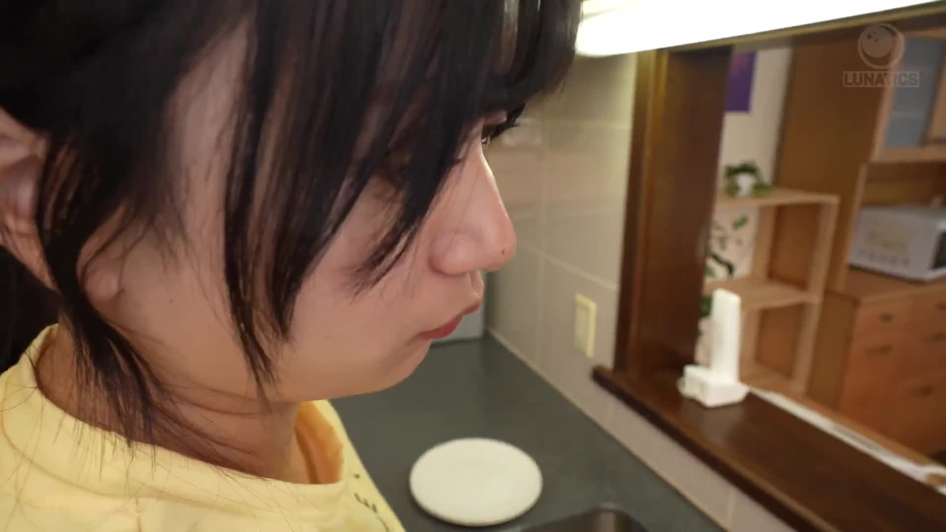学年一清楚的她色白的大屁股J系妹妹无防备的短裙底下忍不住擦拭内裤并射精！趁她困惑的瞬间，马上插入并用巨大的阳具连续抽插，猛射中出无数次。 北冈果林 - AV大平台-中文字幕,成人影片,AV,国产,线上看
