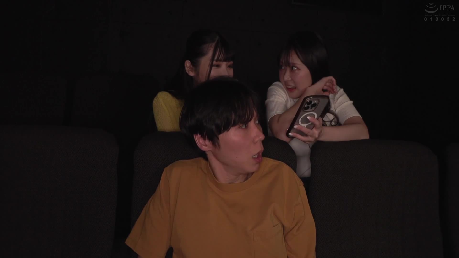 I&#039;m the only customers at the cinema during the day on weekdays and I&#039;m a nymphomaniac... It&#039;s a movie I&#039;ve wanted to see so much, but I can&#039;t concentrate at all because of the slut who keeps playing with my nipples and dick over my clothes! - AV大平台-Chinese Subtitles, Adult Films, AV, China, Online Streaming