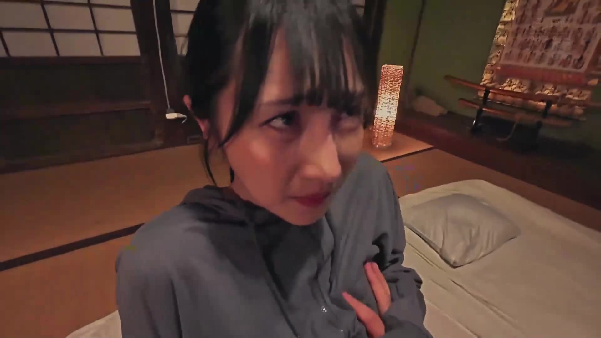 在跟隨搬到鄉下的年輕夫婦進行採訪時，拍攝到了妻子的不雅影片外洩。 - AV大平台 - 中文字幕，成人影片，AV，國產，線上看